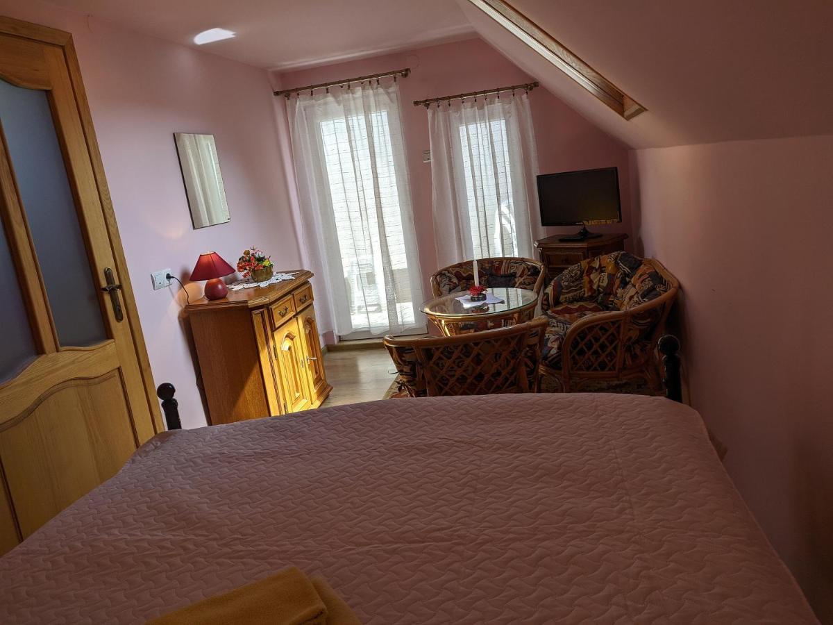 Guest House Nika - Cottages And Rooms In The Heart Of Palanga City Center Экстерьер фото