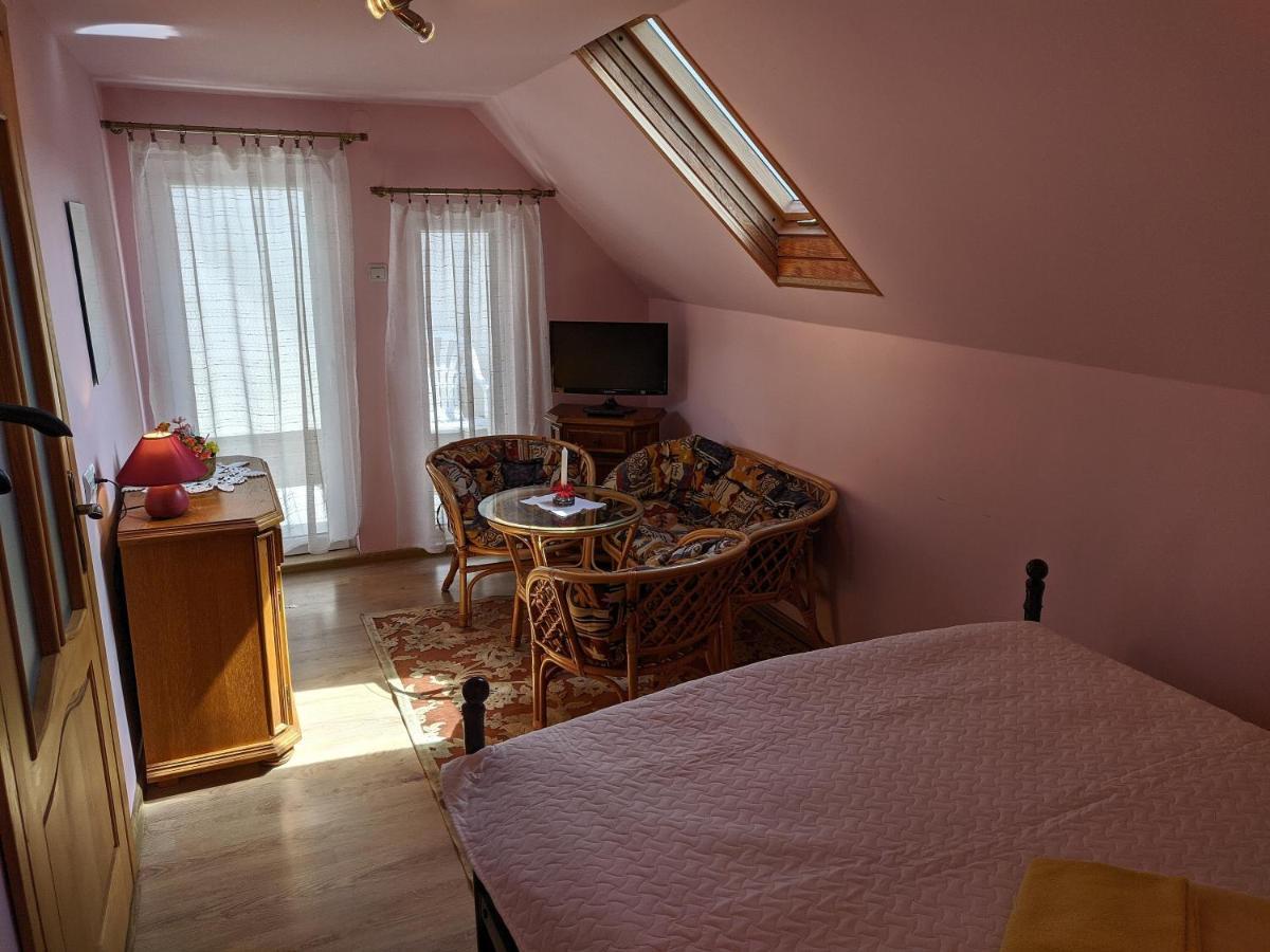 Guest House Nika - Cottages And Rooms In The Heart Of Palanga City Center Экстерьер фото